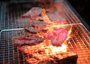 ランチも牧場で！バーベキューコーナー